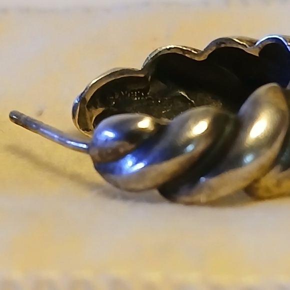 Retired James Avery Fluted Loop Ear Posts - Picture 11 of 13